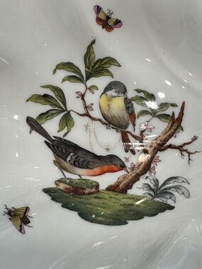Vtg.Herend Serving Dish Hand
Painted Birds Butterflies Scalloped in Leaf-Shaped